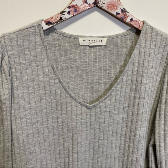 DOWNEAST Light Gray Ribbed Knit Long Sleeve V-Neck Top Women’s Large - Picture 2 of 7